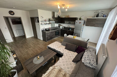 Prodej RD 5+2kk s třemi parkovacími stáními a pozemkem o výměře 313 m2 ve Vochově u Plzně