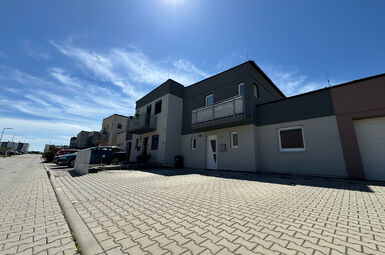 Prodej RD 5+2kk s třemi parkovacími stáními a pozemkem o výměře 313 m2 ve Vochově u Plzně