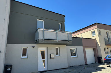 Prodej RD 5+2kk s třemi parkovacími stáními a pozemkem o výměře 313 m2 ve Vochově u Plzně