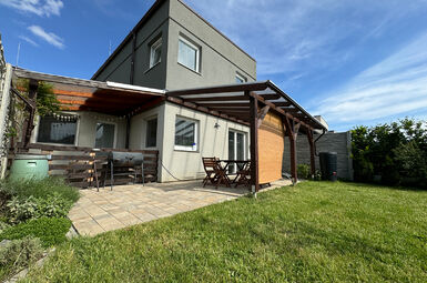 Prodej RD 5+2kk s třemi parkovacími stáními a pozemkem o výměře 313 m2 ve Vochově u Plzně