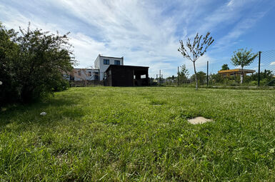 Prodej RD 5+2kk s třemi parkovacími stáními a pozemkem o výměře 313 m2 ve Vochově u Plzně