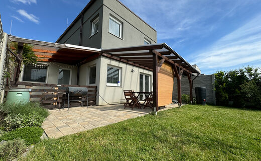 Fotografie nemovitosti - Prodej RD 5+2kk s třemi parkovacími stáními a pozemkem o výměře 313 m2 ve Vochově u Plzně