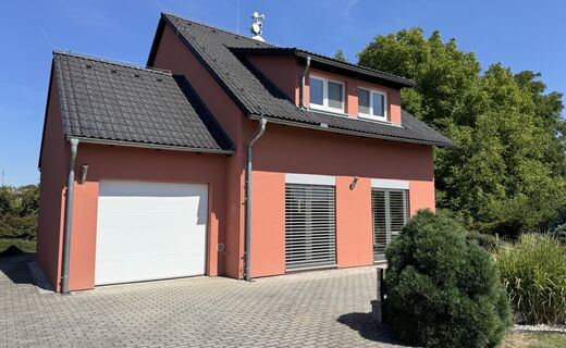 Fotografie nemovitosti - Prodej RD 5+1 s garáží a pozemkem o výměře 1050 m2 ve Vejprnicích u Plzně