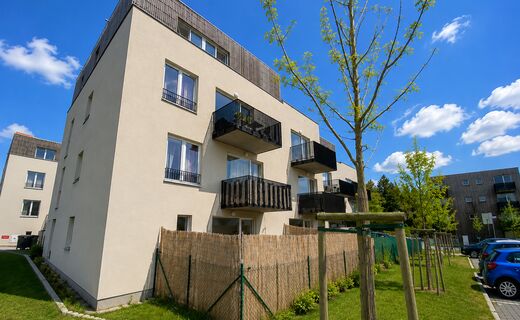 Fotografie nemovitosti - Prodej bytu 1+kk (38,4 m2) se zahrádkou (31 m2) a parkovacím stáním v Plzni - Nové Valše