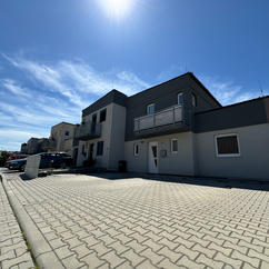 Prodej RD 5+2kk s třemi parkovacími stáními a pozemkem o výměře 313 m2 ve Vochově u Plzně