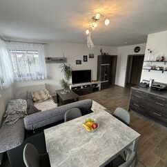 Prodej RD 5+2kk s třemi parkovacími stáními a pozemkem o výměře 313 m2 ve Vochově u Plzně