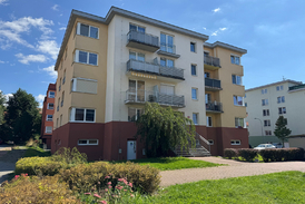 Pronájem bytu 2+kk+B, 53 m2 s venkovním parkovacím stáním v Plzni - Slovanech
